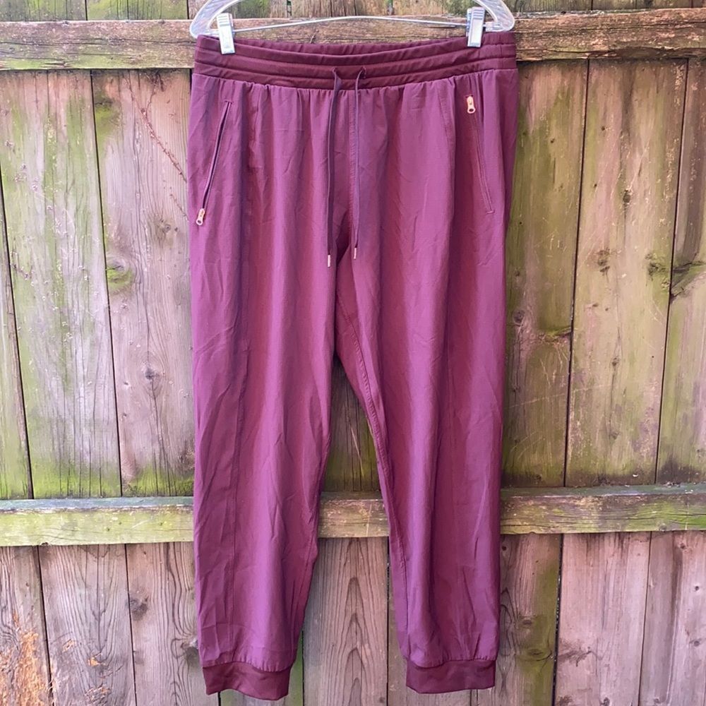 St. John’s Bay athletic pants sz. L